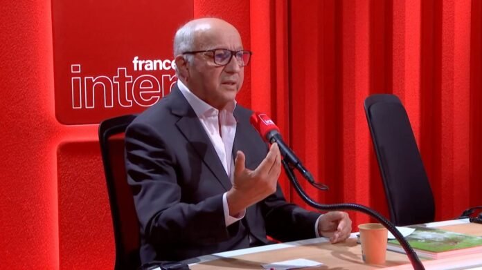"Quand vous gouvernez, il y a une série de contraintes, devant la toile, la seule limite, c'est votre talent", expose Laurent Fabius