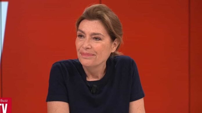"Un couteau dans le dos", Daphné Roulier fait de rares confidences sur son couple avec Antoine de Caunes, une rencontre qu’elle n’avait pas désiré "Un couteau dans le dos", Daphné Roulier fait de rares confidences sur son couple avec Antoine de Caunes, une rencontre qu’elle n’avait pas désiré