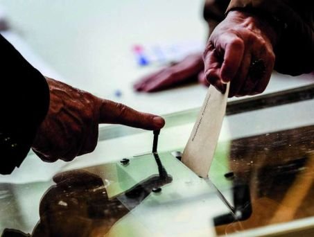 Un mode de scrutin vaut-il mieux qu\'un autre ? Comment s\'assurer de sa justesse ? Quelles sont ses limites ? Autant de questions posées par Condorcet et qui restent d\'actualité.