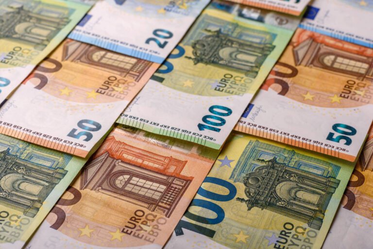 أسهم أوروبا عند أدنى مستوى في أسبوعين