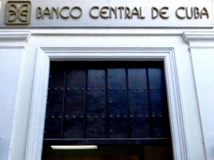 البنك المركزي الكوبي يعلن تعليق التعامل ببطاقات الدفع العالمية