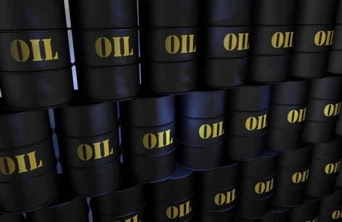 النفط يقفز بأكثر من 3% مع تصاعد التوتر بين إسرائيل وإيران