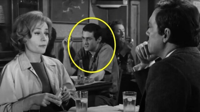 Aujourd'hui, il est célèbre dans le monde entier ! Il y a 61 ans, cet acteur légendaire faisait ses premiers pas au cinéma. L'avez-vous reconnu ?