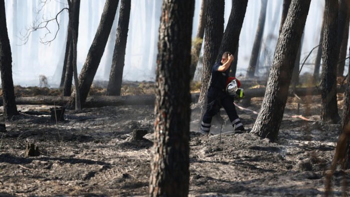 EN DIRECT – Incendies en France: le feu «toujours stabilisé» en Gironde, mais la chaleur et le vent menacent