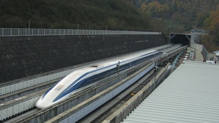 500 km/h, des trains qui "flottent" au-dessus des rails, 60 milliards d'euros de budget: le Japon donne son feu vert pour la première ligne à sustentation magnétique entre Tokyo et Osaka