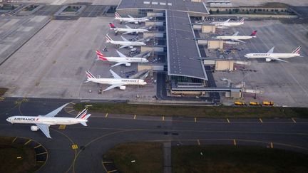 L'aéroport de Roissy-Charles-de-Gaulle, dans le Val d'Oise, le 24 décembre 2025. (CHARLY TRIBALLEAU / AFP)