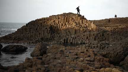 La Chaussée des Géants en Irlande du Nord le 20 mars 2025 (HENRY NICHOLLS / AFP)