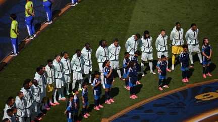 L'équipe de France avant son quart de finale face au Maroc, à la Coupe du monde, le 9 juillet 2026, à Foxborough. (ANGELA WEISS / AFP)