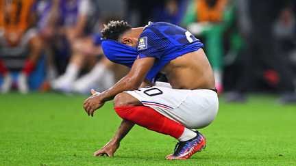 A terre. Désiré Doué et les Bleus ont été éliminés en demi-finale par la Roja. Une défaite 2-0 au terme d'une piteuse prestation sur la pelouse de Dallas. (MAXPPP)