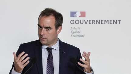 Sébastien Lecornu lors d'une conférence de presse, à l'hôtel des Invalides à Paris, le 11 juin 2026. (STEPHANE DE SAKUTIN / AFP)