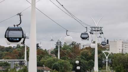 Le plus grand téléphérique urbain d'Europe et le premier d'Île-de-France, Le Câble C1, de Créteil à Villeneuve-Saint-Georges. (ARNAUD DUMONTIER / MAXPPP)