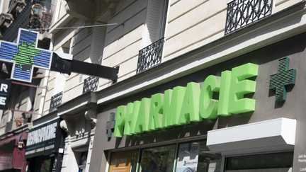 Une pharmacie à Paris, le 14 avril 2024. (FIORA GARENZI / HANS LUCAS / AFP)