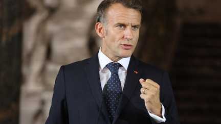 Emmanuel Macron  au château d'Augustusburg, à l'occasion du 26e Conseil des ministres franco-allemand à Brühl, le 17 juillet 2026. (LUDOVIC MARIN / AFP)