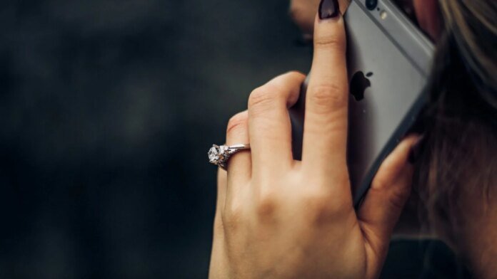 700 escrocs, 20 centres d’appels : ce réseau criminel a fait des dizaines de milliers de victimes