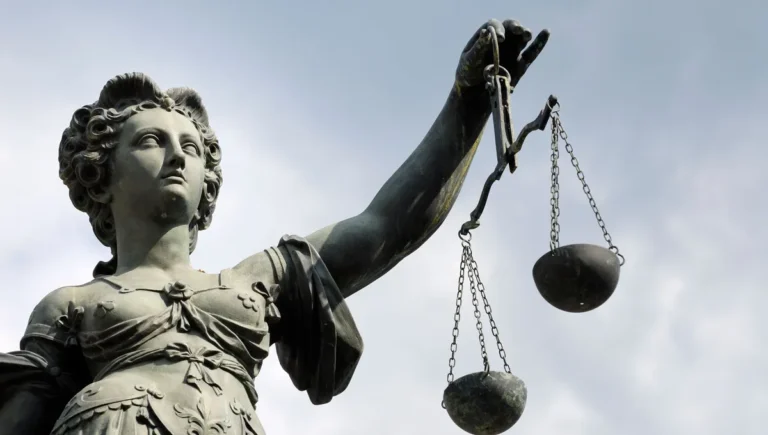 A quoi croyons-nous encore ? : Peut-on croire au droit ?