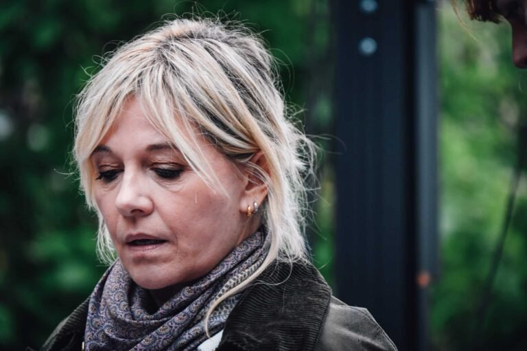 Affaire Patrick Bruel : Flavie Flament, plus déterminée que jamais, republie le témoignage glaçant d’une autre supposée victime