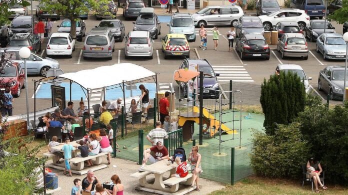 Aires d'autoroute, carburant, péage… Comment réduire la facture sur l'autoroute ?