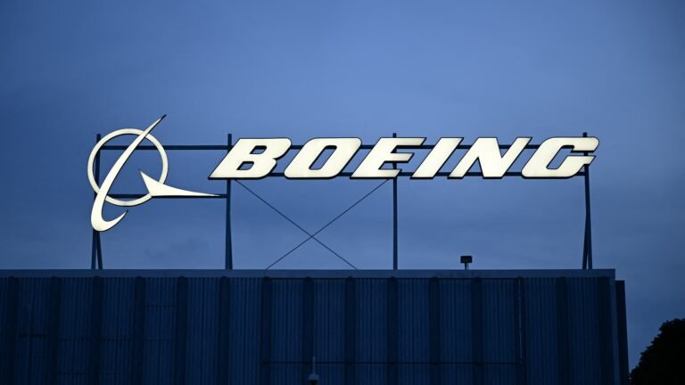 Après avoir perdu cette aptitude à cause d'accidents, Boeing est réautorisé à émettre les certificats de navigabilité des 737 et 787