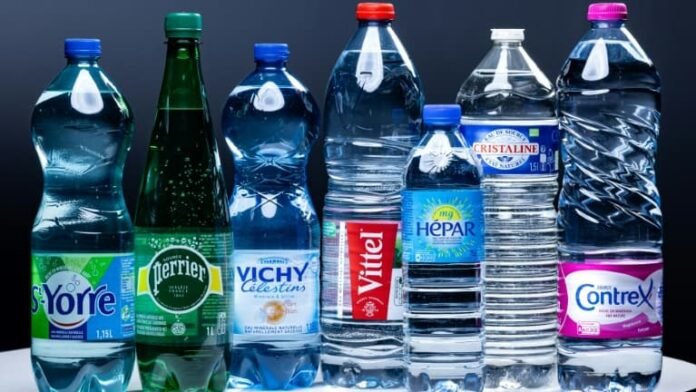 Après le scandale des eaux minérales françaises, Nestlé s’apprête à céder la moitié de Perrier, Vittel et Hépar à un fonds américain (l'entité serait valorisée 5 milliards d'euros)