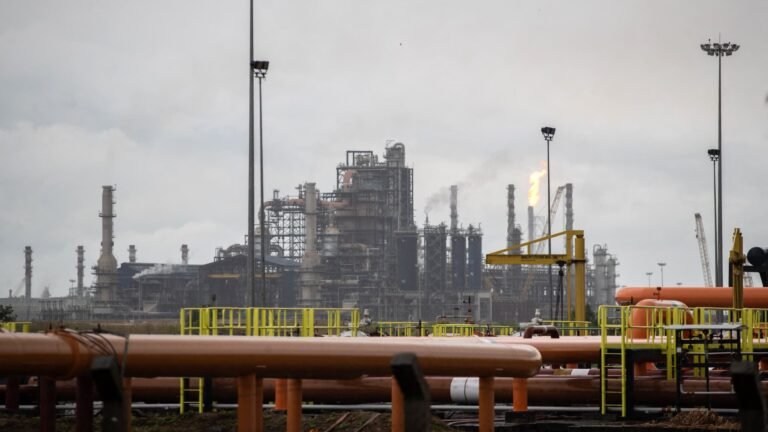 Beaucoup moins de vols et de siphonnages clandestins: le Nigeria n'avait plus produit autant de pétrole depuis six ans (il dépasse même son quota fixé par l'Opep)