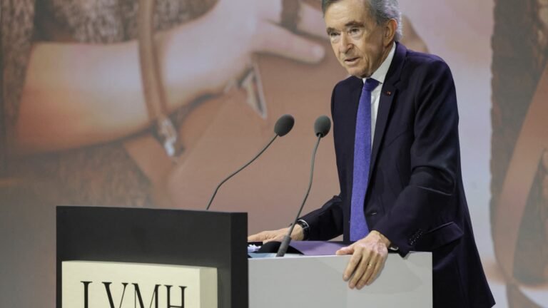 Bernard Arnault et sa famille de nouveau en tête, George Clooney intègre le classement… Les 500 premières fortunes professionnelles de France ont vu leur patrimoine baisser en 2026, à 1.076 milliards d’euros