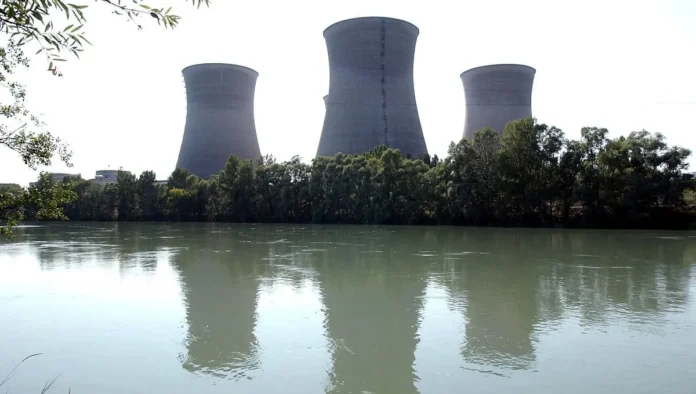 Canicule : la centrale nucléaire du Bugey bénéfice d'une dérogation environnementale pour poursuivre sa production