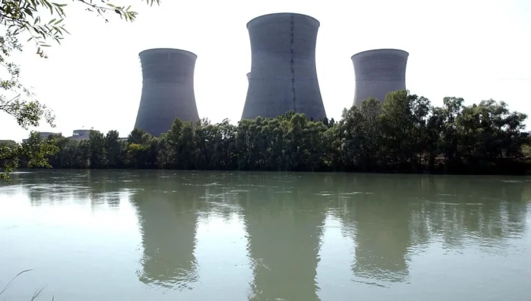 Canicule : la centrale nucléaire du Bugey bénéfice d'une dérogation environnementale pour poursuivre sa production