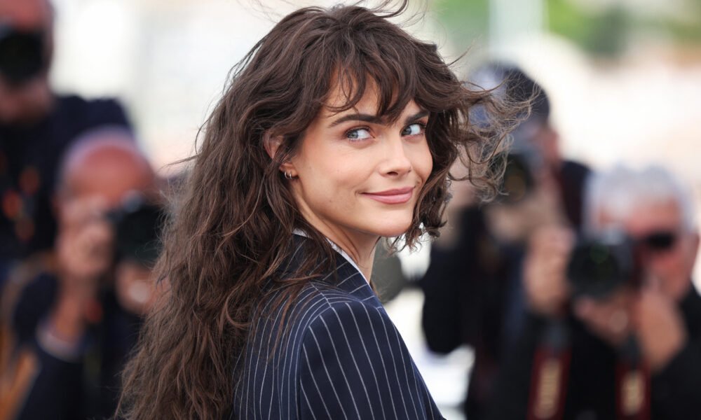 Cara Delevingne dévoile « Need It », coécrit avec Fiona Apple