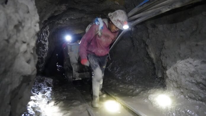 «Ce n'est pas normal d'y travailler quand on est un enfant»: le triste piège des mines de Potosí, en Bolivie