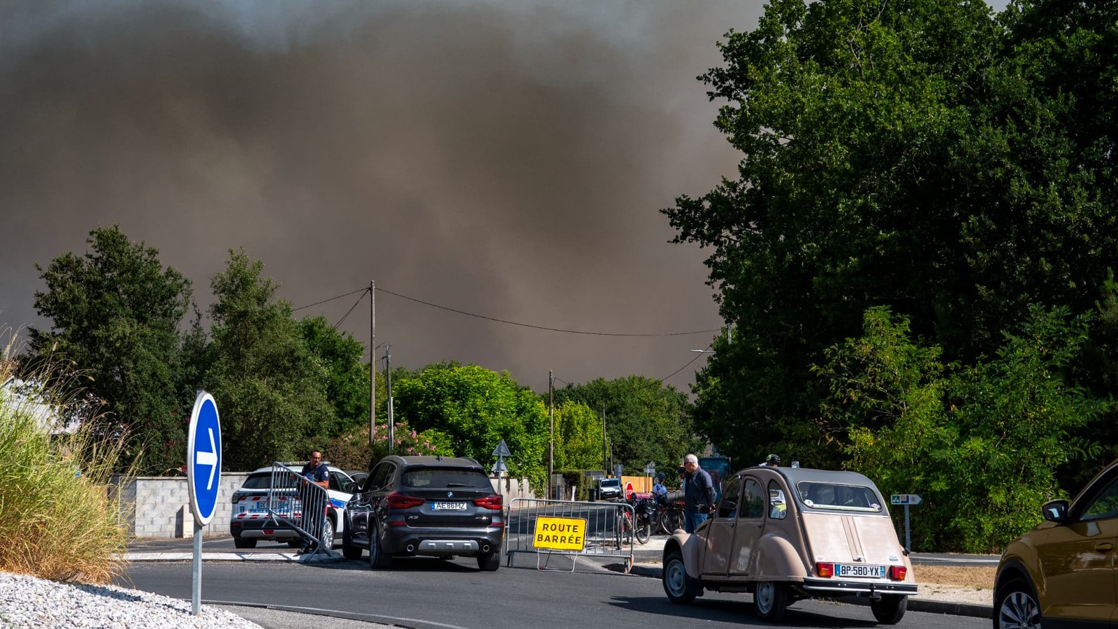 Certaines sociétés pourraient "disparaître définitivement" selon l'U2P: les organisations patronales réclament des aides exceptionnelles pour les 14.500 entreprises paralysées par les incendies en Gironde Certaines sociétés pourraient "disparaître définitivement" selon l'U2P: les organisations patronales réclament des aides exceptionnelles pour les 14.500 entreprises paralysées par les incendies en Gironde