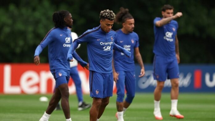 Ciel jaune, moral gris : les joueurs de l'équipe de France ont repris le chemin de l'entraînement à trois jours de la petite finale Ciel jaune, moral gris : les joueurs de l'équipe de France ont repris le chemin de l'entraînement à trois jours de la petite finale