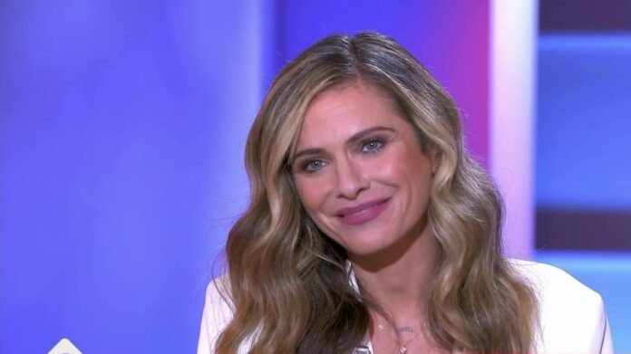 Clara Morgane décorée de la Légion d’honneur par Emmanuel Macron ? L'image qui affole les internaute