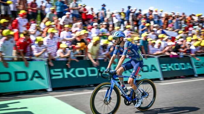 DIRECT. Tour de France 2026 : six coureurs en tête, dont le Français Valentin Paret-Peintre… Suivez la 14e étape avec l'arrivée au Markstein DIRECT. Tour de France 2026 : six coureurs en tête, dont le Français Valentin Paret-Peintre… Suivez la 14e étape avec l'arrivée au Markstein