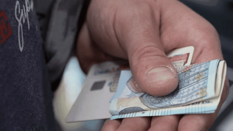 Dans le Nord, certains commerçants prennent le relais face à la disparition des distributeurs de billets