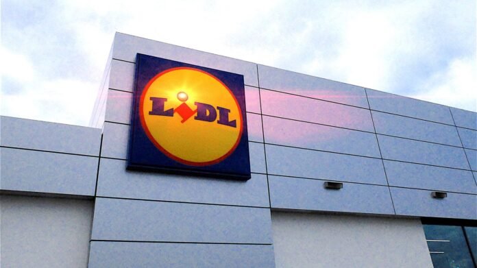 Des bousculades dans des magasins Lidl en France après l'annonce d'une vente de climatiseurs, certains supermarchés fermés à Paris