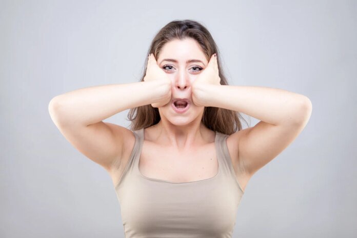 Double menton et relâchement du visage : 5 minutes pour tonifier le muscle platysma !