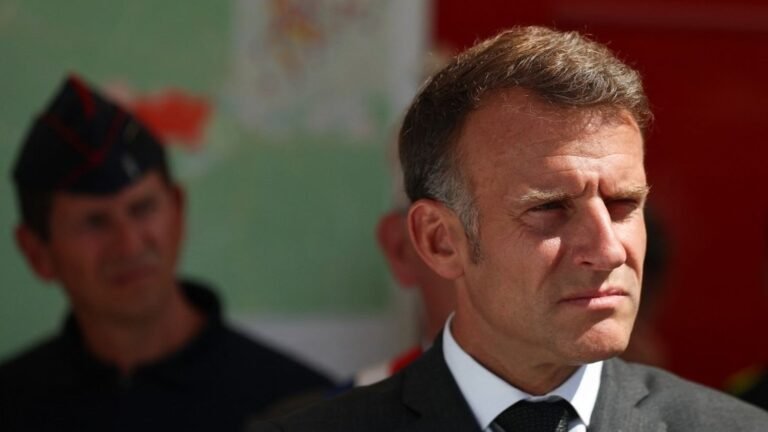 Emmanuel Macron demande aux Armées "de se mobiliser" pour lutter contre les incendies dans le Sud-Ouest, 500 militaires supplémentaires déployés