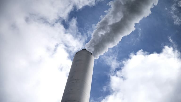 Face à la menace chinoise et aux industriels qui fuient l'Europe, Bruxelles prête à reculer sur le "Green Deal" en prolongeant les quotas carbone gratuits