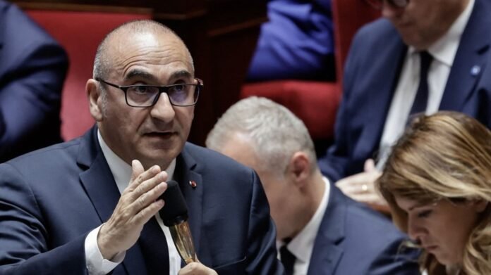 Feux de forêt : face à la polémique sur le manque de Canadair, le ministre de l'Intérieur défend une flotte française "parmi les plus performantes d'Europe"