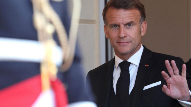 France-Algérie : "Aucun objectif chiffré en matière de visas", assure Macron