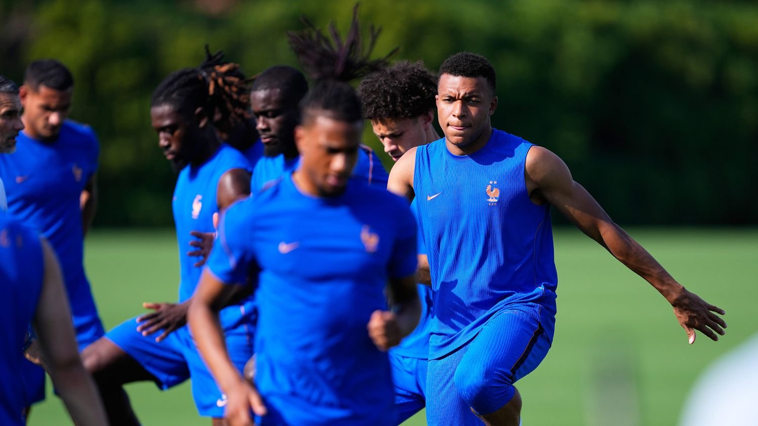 France-Paraguay : malgré une chaleur record et un nouveau risque d'orages, les Bleus assurent être "prêts physiquement"