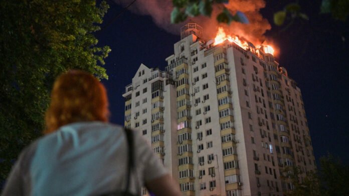 Frappes sur Kiev, séismes au Venezuela, 250e anniversaire des États-Unis : la semaine en images