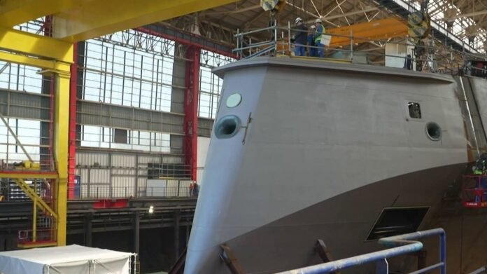 Frégates, sous-marins… Visite au cœur d'un chantier naval hors-norme