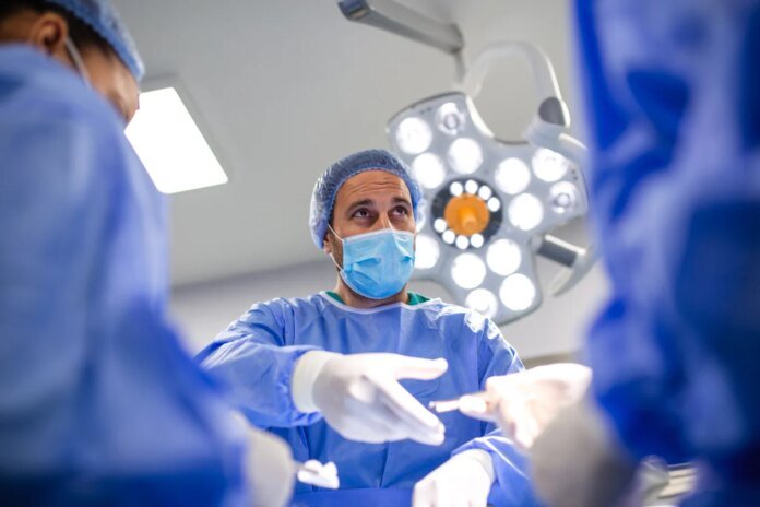 Hauts-de-France : elle doit se faire opérer de la cheville, le chirurgien lui retire ses dents