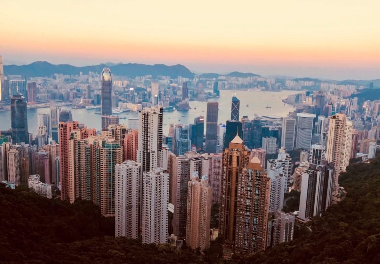 Hong Kong : cinq arrestations après des perquisitions dans deux librairies