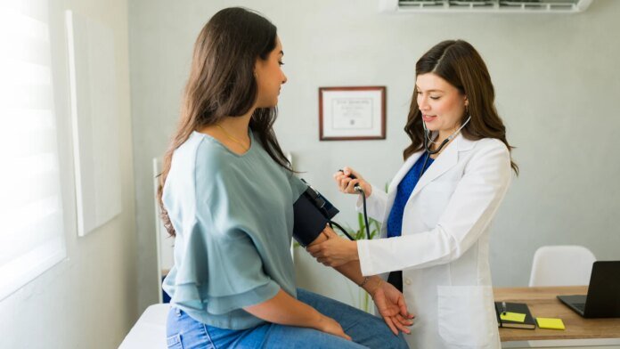 Hypertension : 5 exercices de respiration minute pour faire baisser votre tension immédiatement ! Hypertension : 5 exercices de respiration minute pour faire baisser votre tension immédiatement !