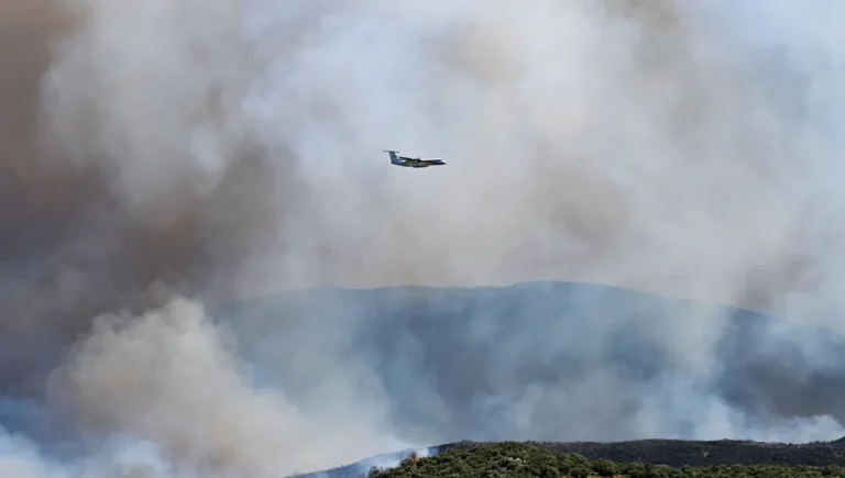 Incendie dans les Pyrénnées-Orientales : un pompier et un habitant en urgence absolue