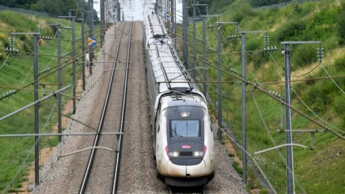 Incendies en Gironde: le trafic ferroviaire interrompu au sud de Bordeaux Incendies en Gironde: le trafic ferroviaire interrompu au sud de Bordeaux