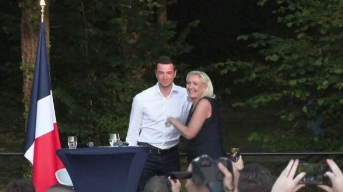 Jordan Bardella et Marine Le Pen s'affichent unis à Liévin Jordan Bardella et Marine Le Pen s'affichent unis à Liévin