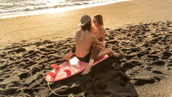 «L'aspect romantique est moins présent, mais ça reste très intense»: pourquoi les amours d'été comptent autant